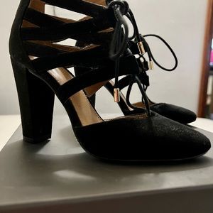 Women’s 14th & Union Black lace up heels size 4M